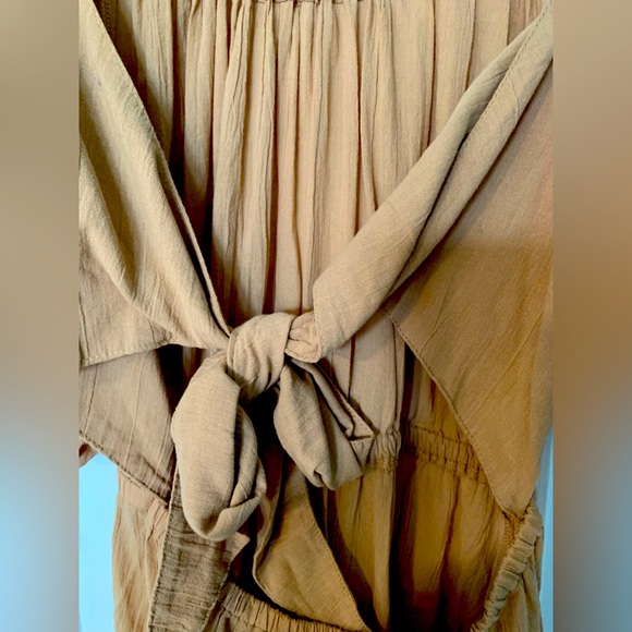 NWT Tan Waist Defined Puff Sleeves w/ Tie Back- Small - Picture 5 of 14